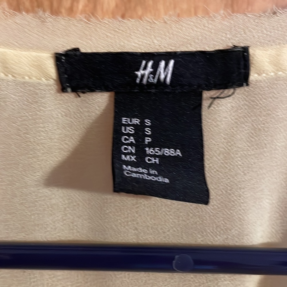 H&M Top - Picture 3 of 6